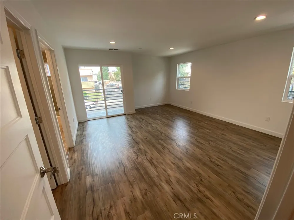 9110 Burnet Avenue North Hills, CA 91343