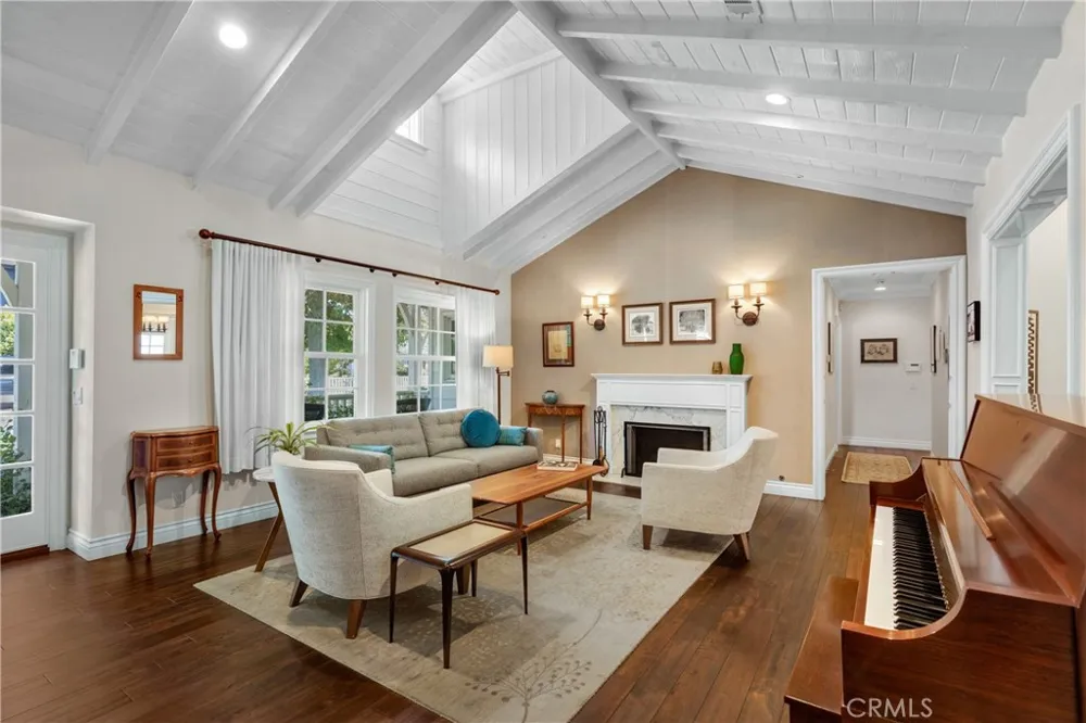 11156 Valley Spring Lane Studio City, CA 91602
