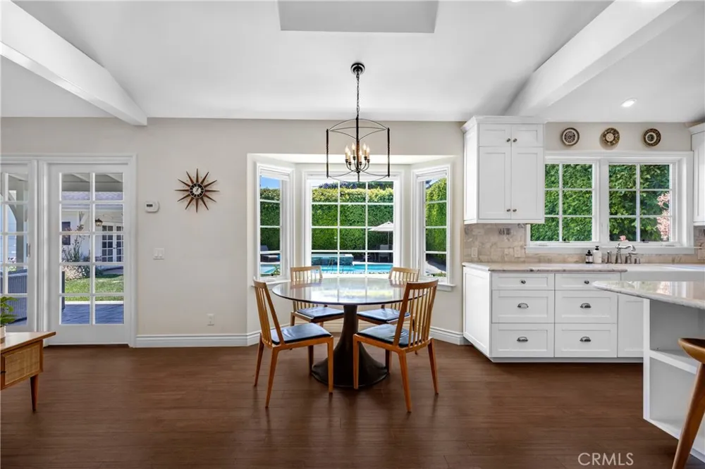 11156 Valley Spring Lane Studio City, CA 91602