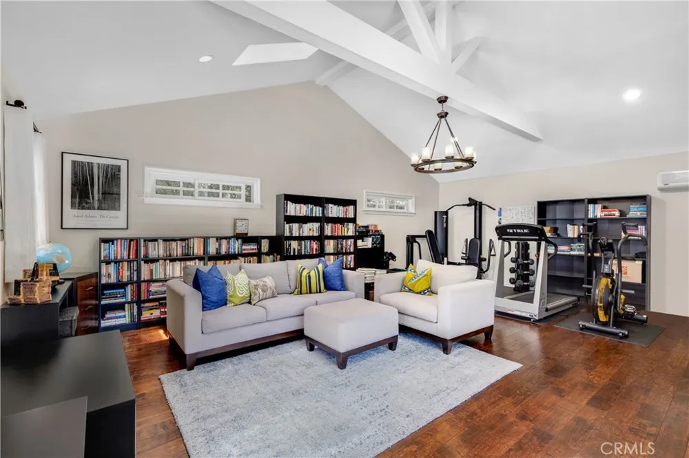 11156 Valley Spring Lane Studio City, CA 91602
