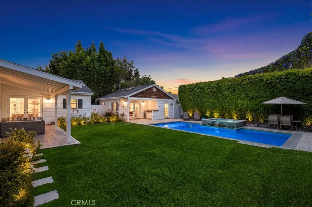 11156 Valley Spring Lane Studio City, CA 91602