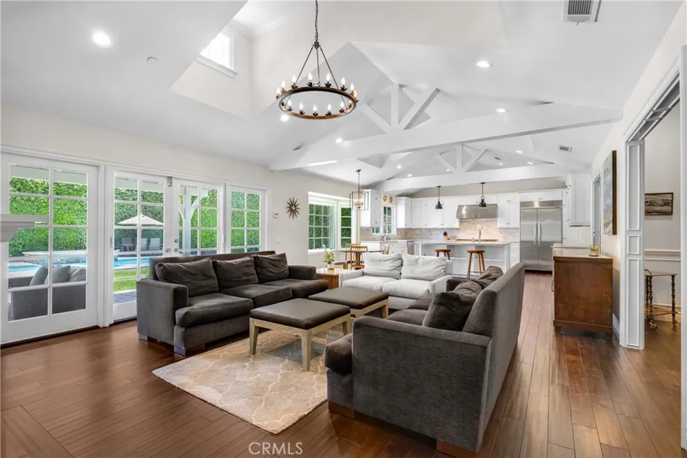 11156 Valley Spring Lane Studio City, CA 91602