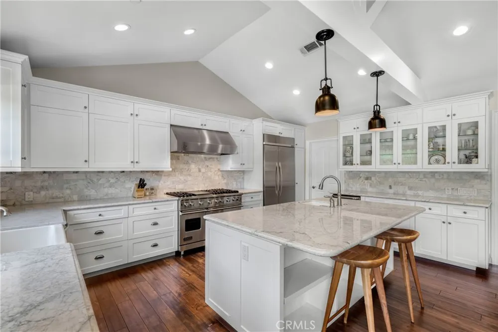 11156 Valley Spring Lane Studio City, CA 91602