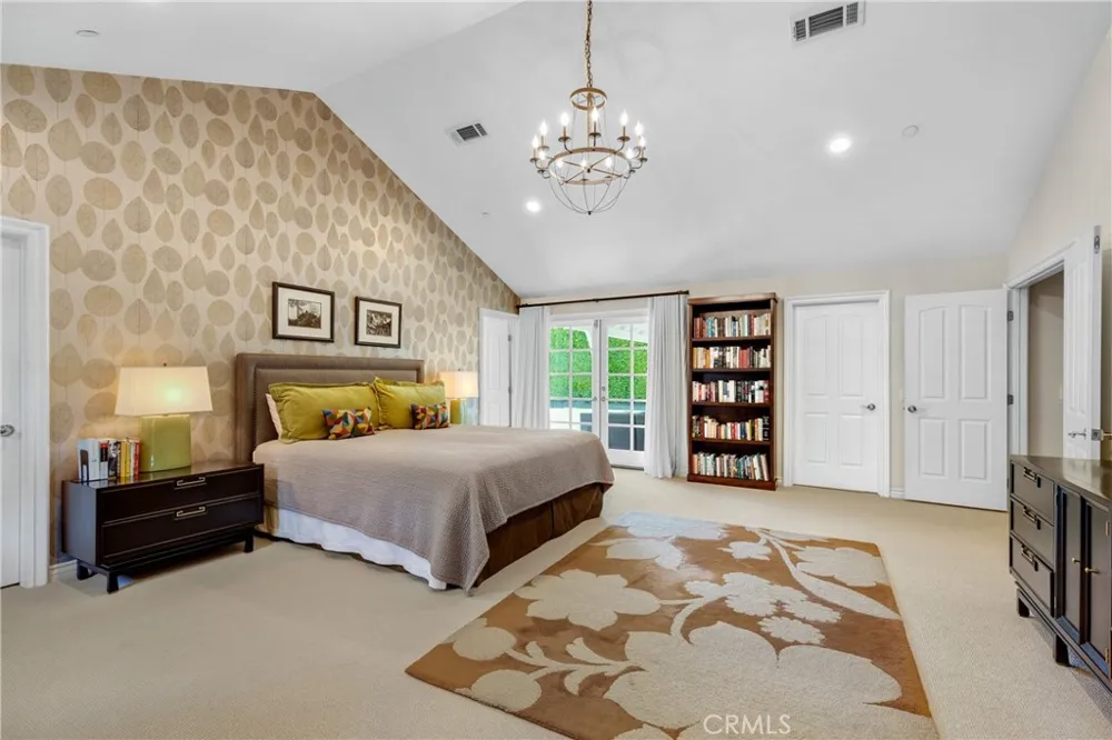 11156 Valley Spring Lane Studio City, CA 91602
