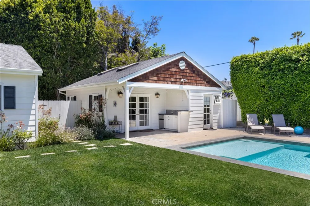 11156 Valley Spring Lane Studio City, CA 91602