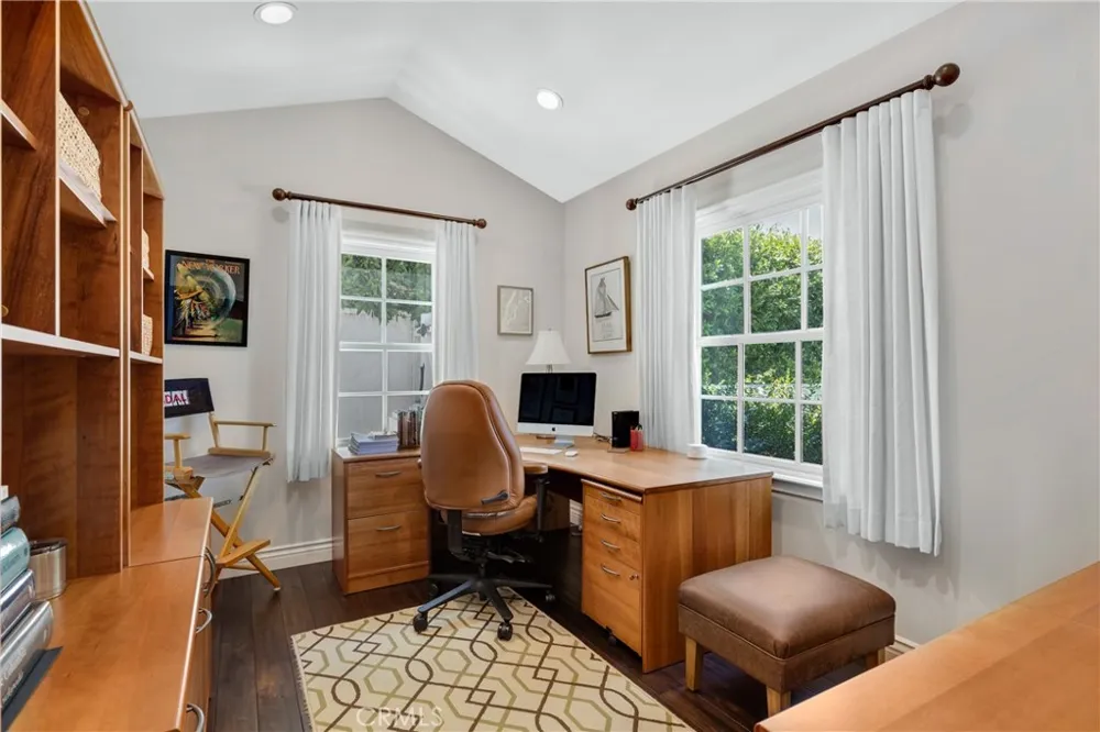 11156 Valley Spring Lane Studio City, CA 91602