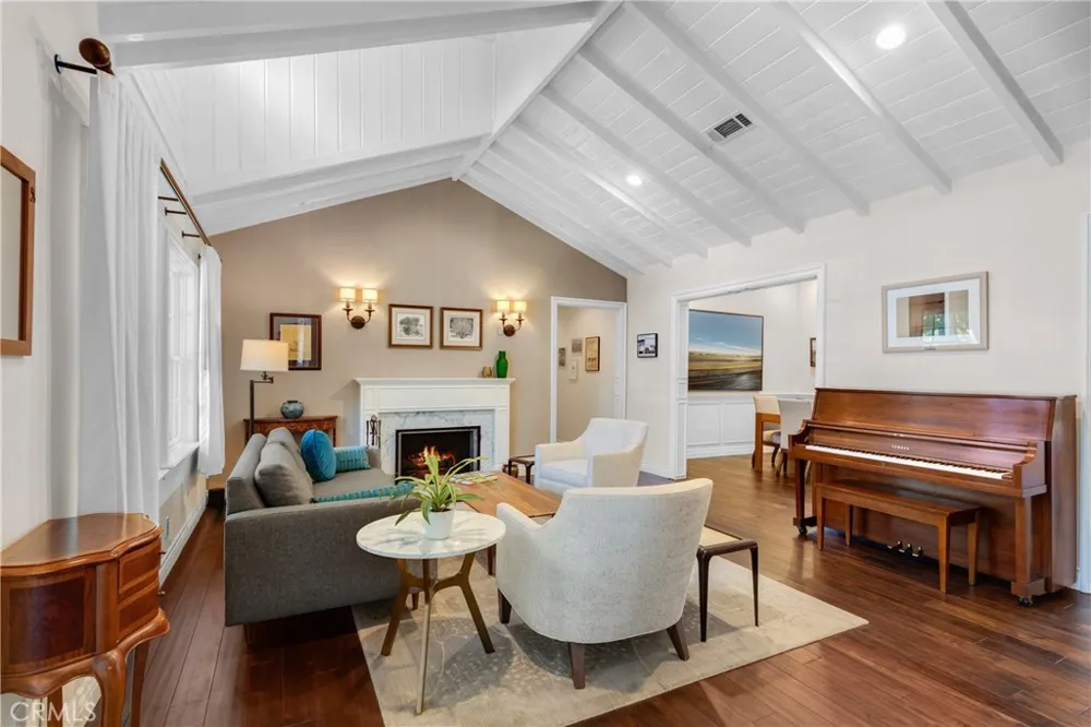 11156 Valley Spring Lane Studio City, CA 91602