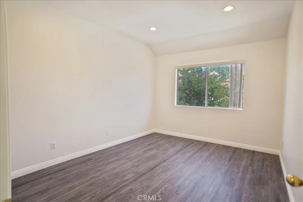 7320 Balboa Boulevard #205 Lake Balboa, CA 91406