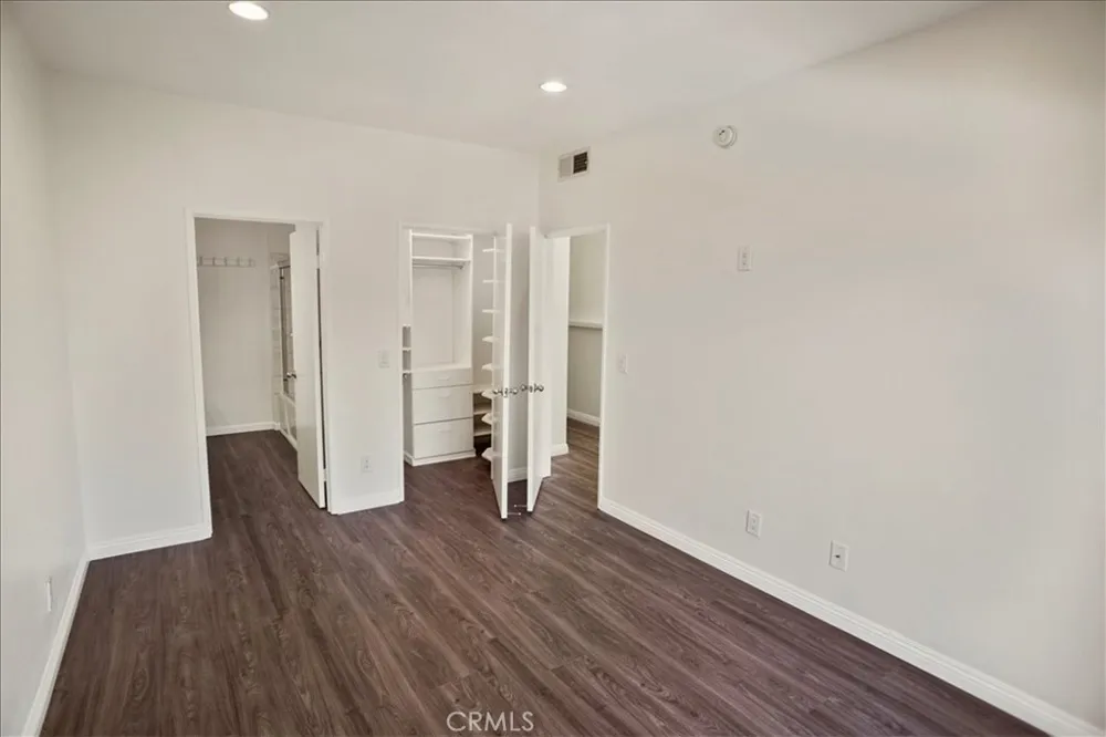 7320 Balboa Boulevard #205 Lake Balboa, CA 91406