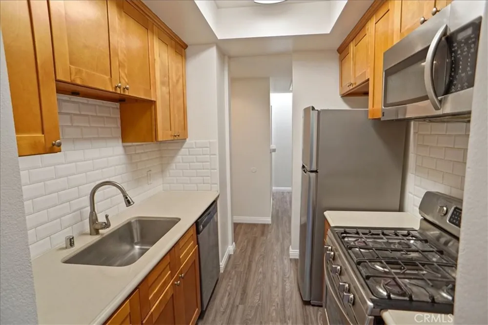7320 Balboa Boulevard #205 Lake Balboa, CA 91406