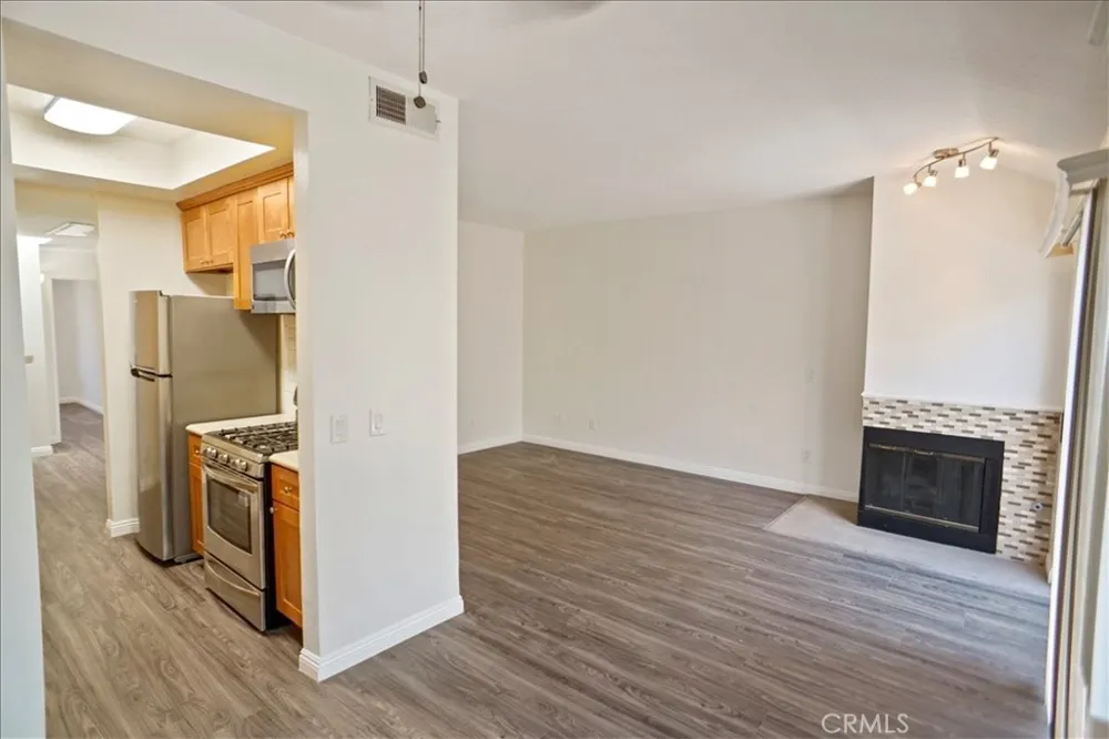 7320 Balboa Boulevard #205 Lake Balboa, CA 91406