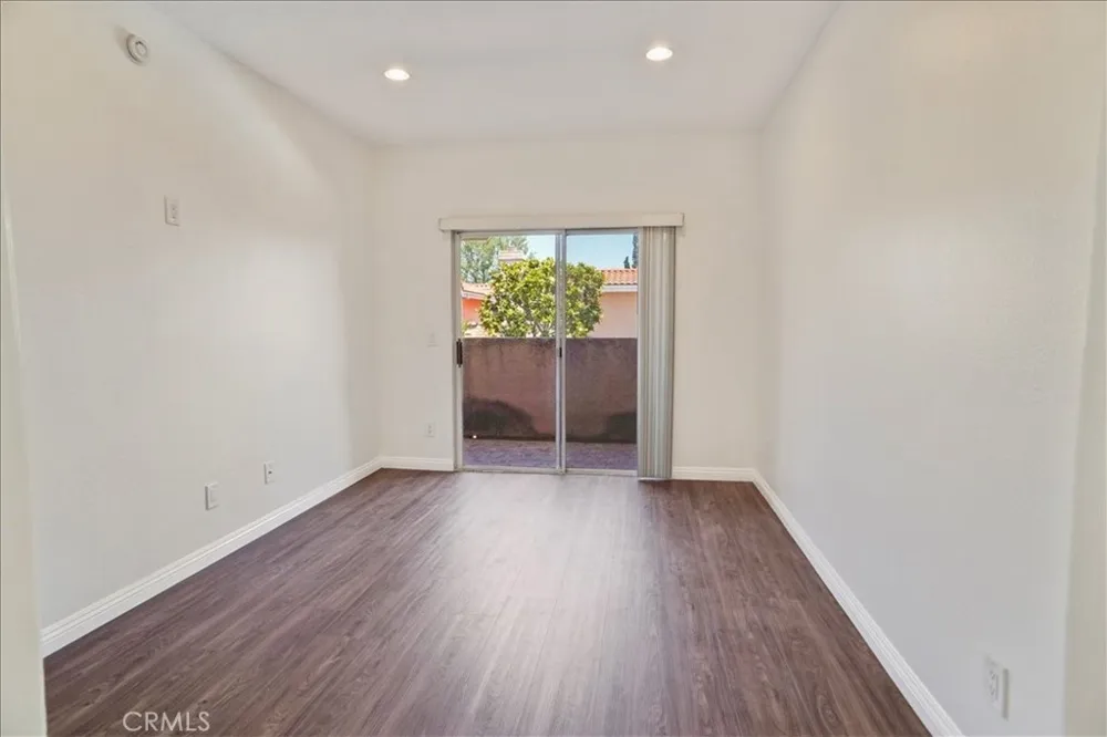 7320 Balboa Boulevard #205 Lake Balboa, CA 91406