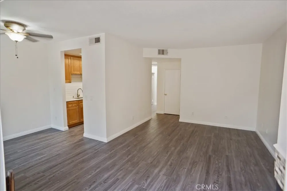 7320 Balboa Boulevard #205 Lake Balboa, CA 91406