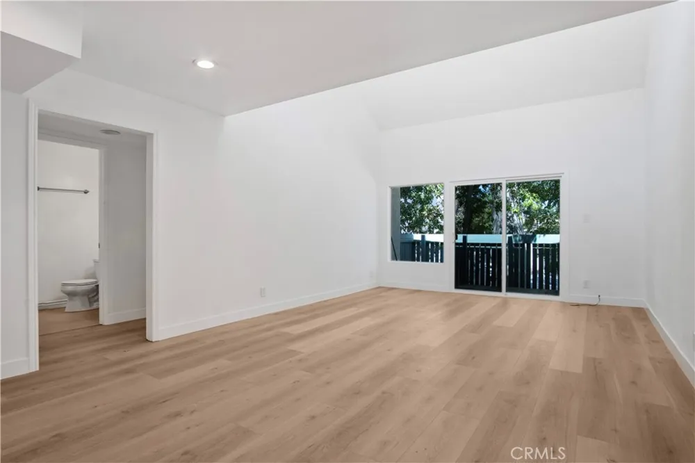 5700 Etiwanda Avenue #288 Tarzana, CA 91356