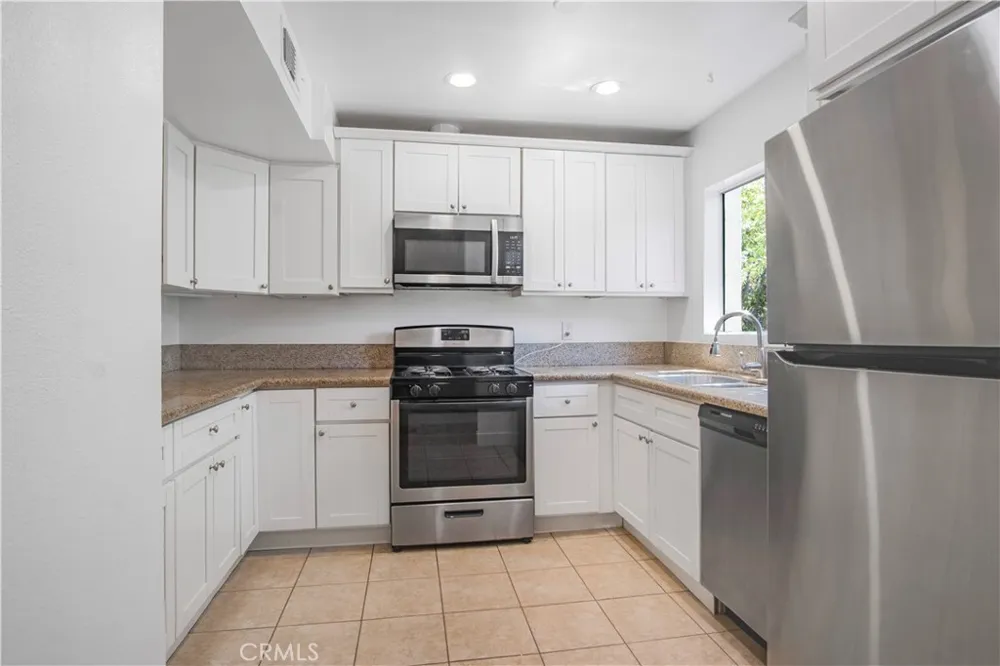 5700 Etiwanda Avenue #288 Tarzana, CA 91356