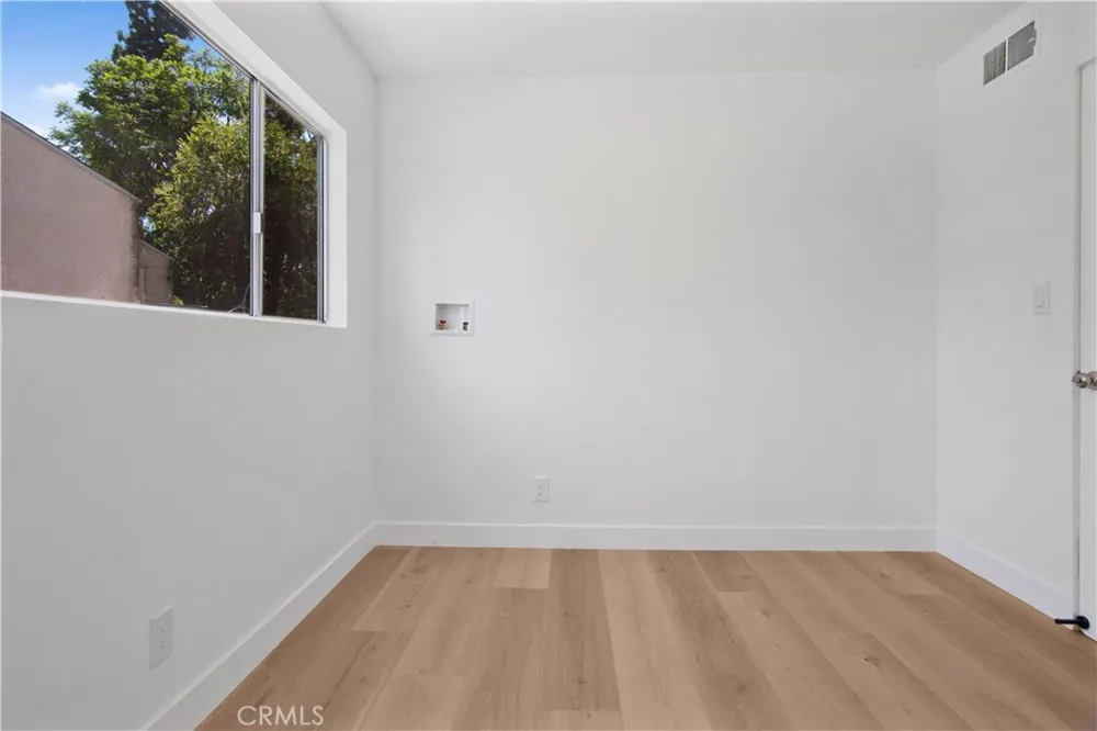 5700 Etiwanda Avenue #288 Tarzana, CA 91356