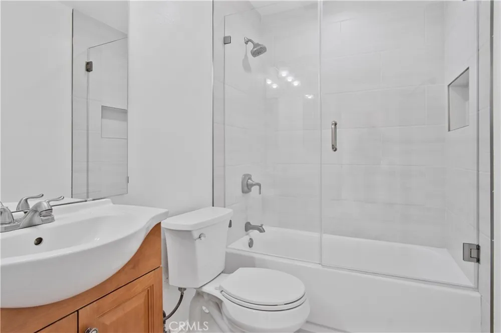 5700 Etiwanda Avenue #288 Tarzana, CA 91356