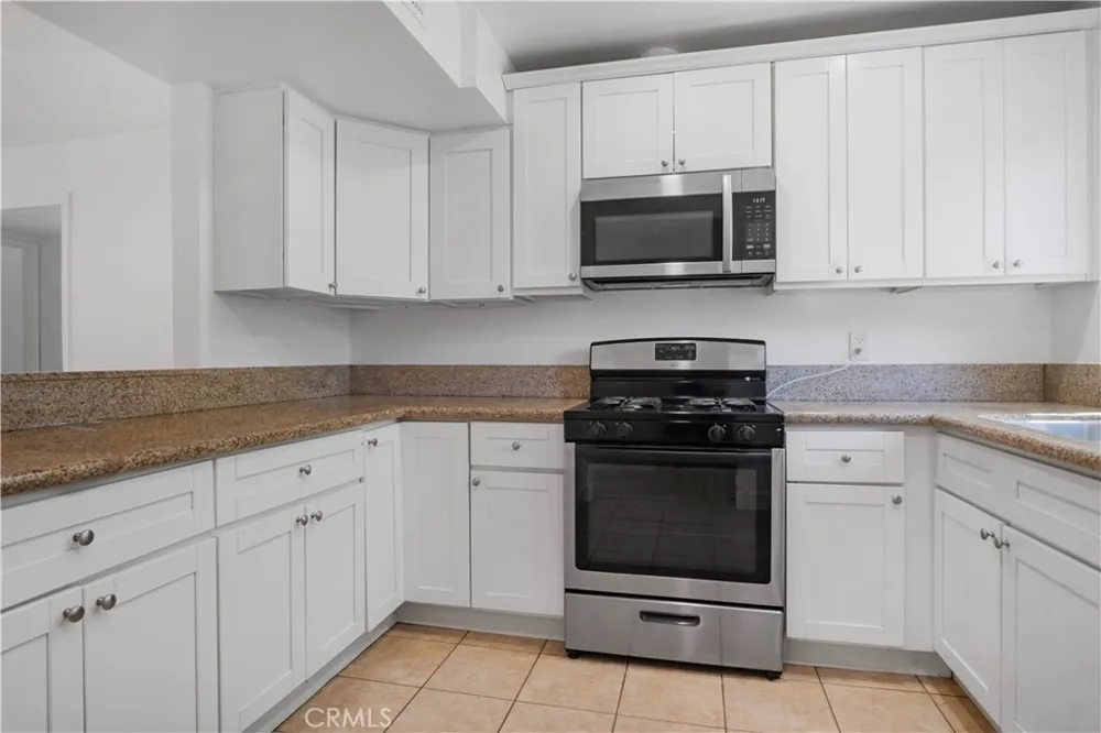 5700 Etiwanda Avenue #288 Tarzana, CA 91356