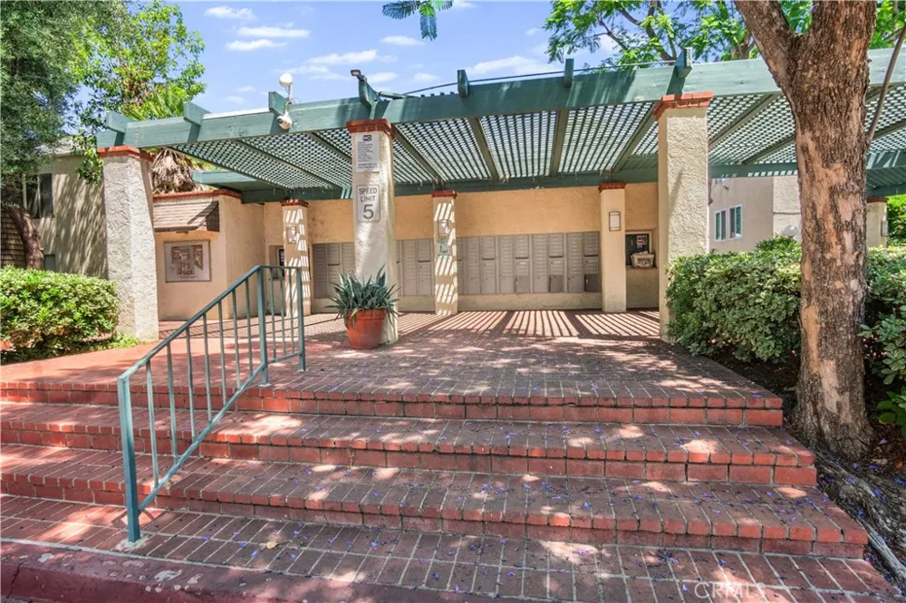 5700 Etiwanda Avenue #288 Tarzana, CA 91356