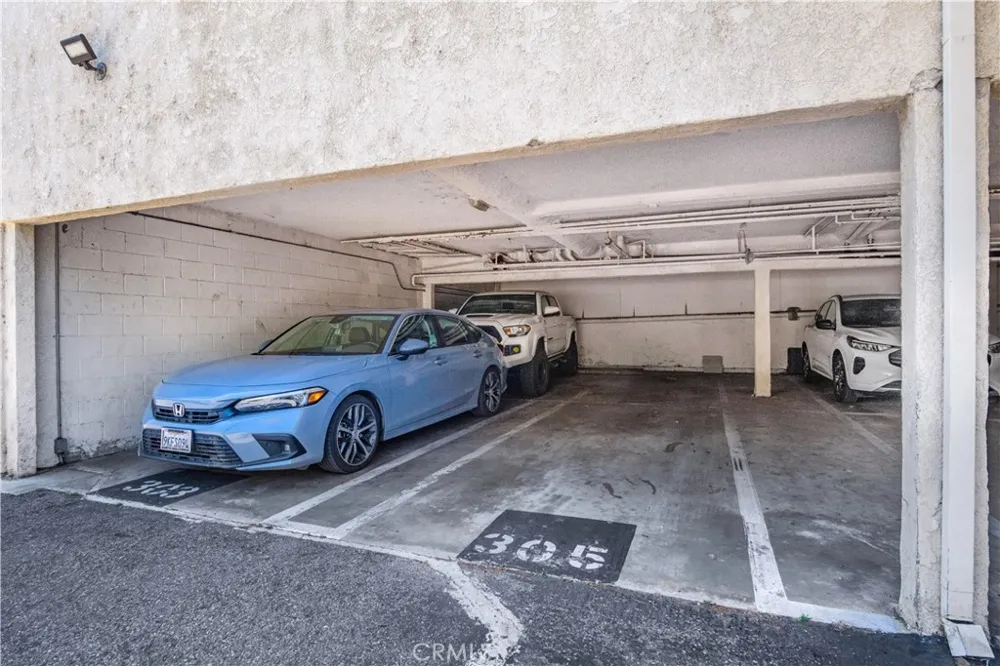 5700 Etiwanda Avenue #288 Tarzana, CA 91356