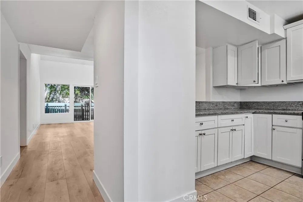 5700 Etiwanda Avenue #288 Tarzana, CA 91356