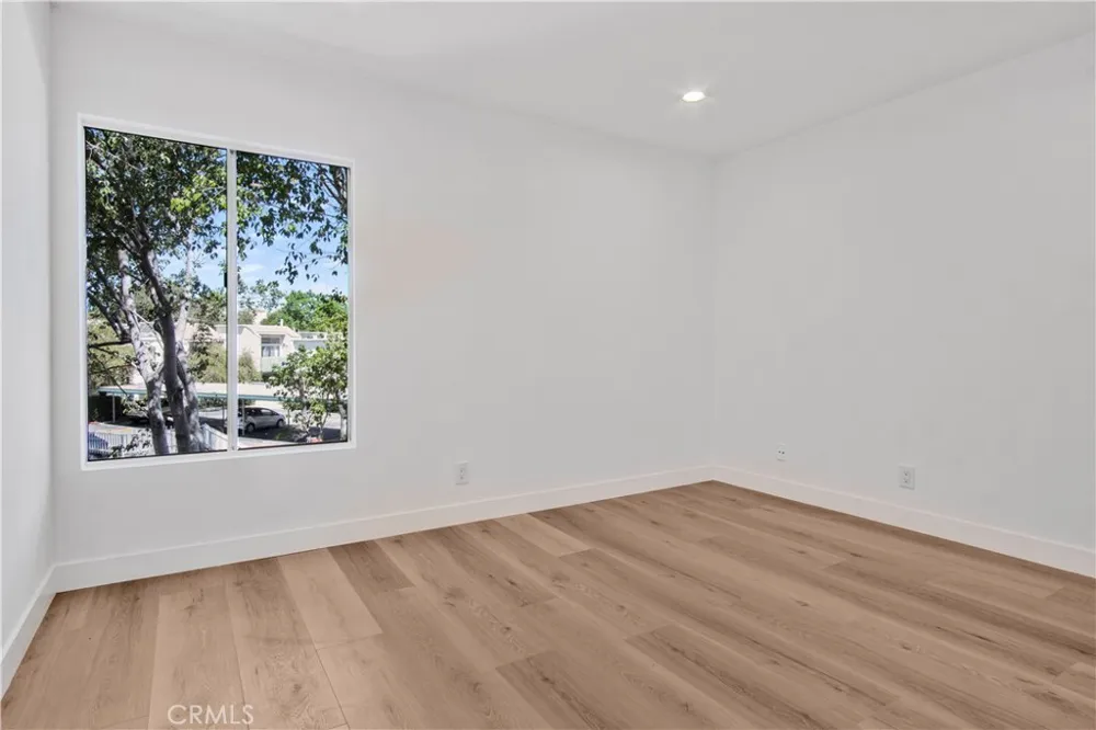 5700 Etiwanda Avenue #288 Tarzana, CA 91356