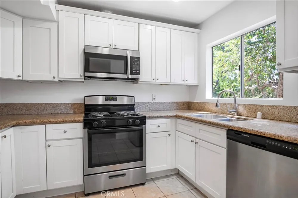 5700 Etiwanda Avenue #288 Tarzana, CA 91356