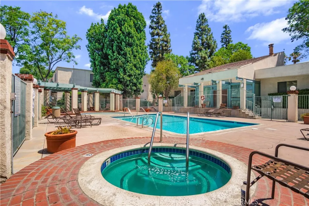 5700 Etiwanda Avenue #288 Tarzana, CA 91356
