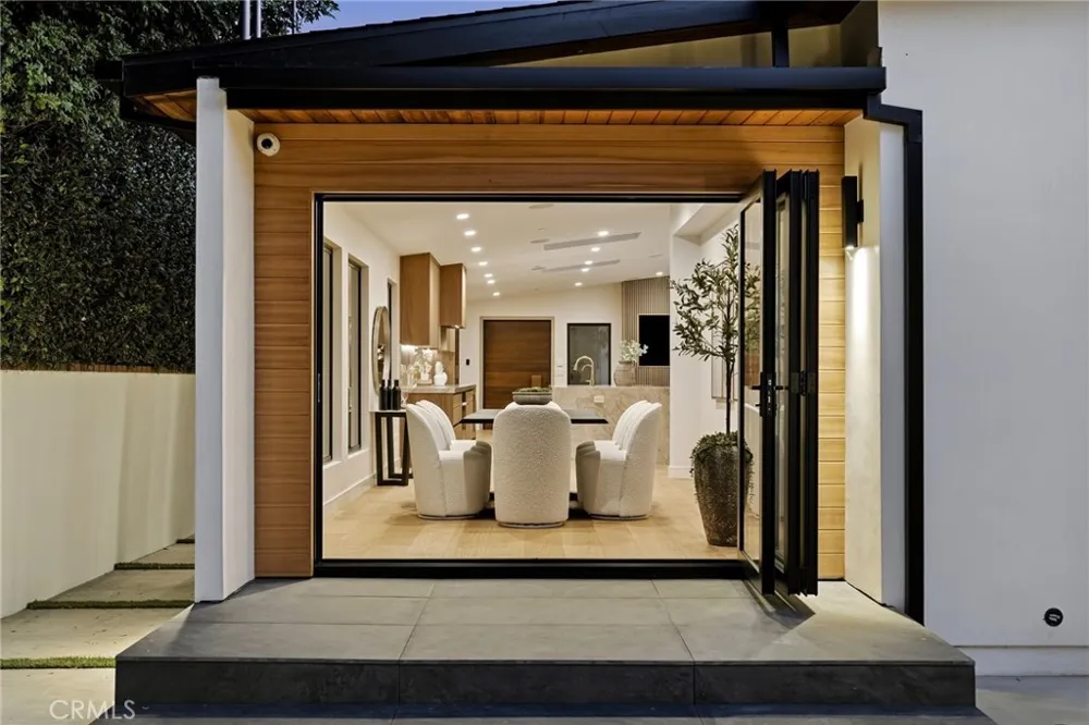 14627 Huston Sherman Oaks, CA 91403