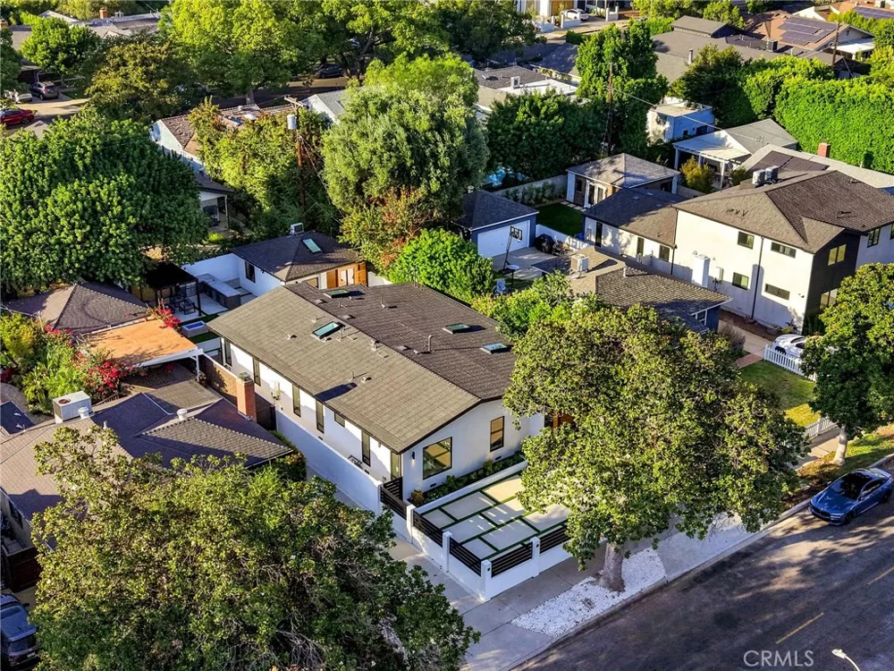 14627 Huston Sherman Oaks, CA 91403