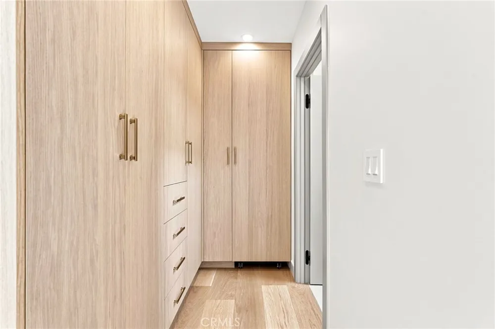 14627 Huston Sherman Oaks, CA 91403