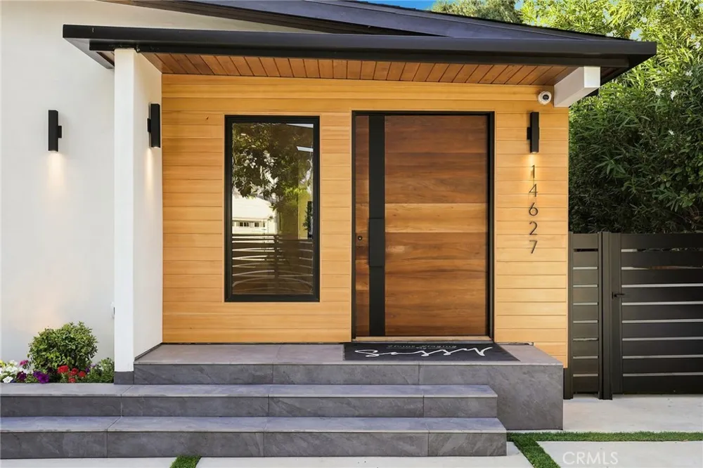 14627 Huston Sherman Oaks, CA 91403