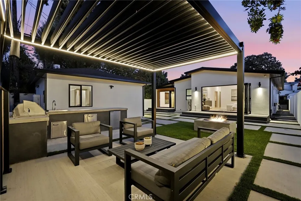 14627 Huston Sherman Oaks, CA 91403