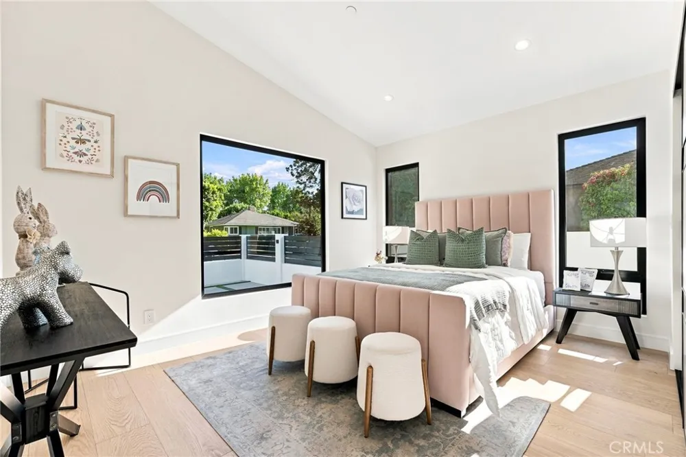 14627 Huston Sherman Oaks, CA 91403