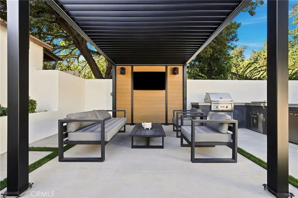 14627 Huston Sherman Oaks, CA 91403