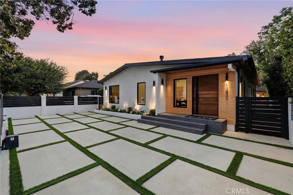 14627 Huston Sherman Oaks, CA 91403