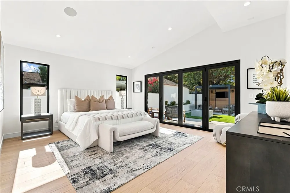 14627 Huston Sherman Oaks, CA 91403