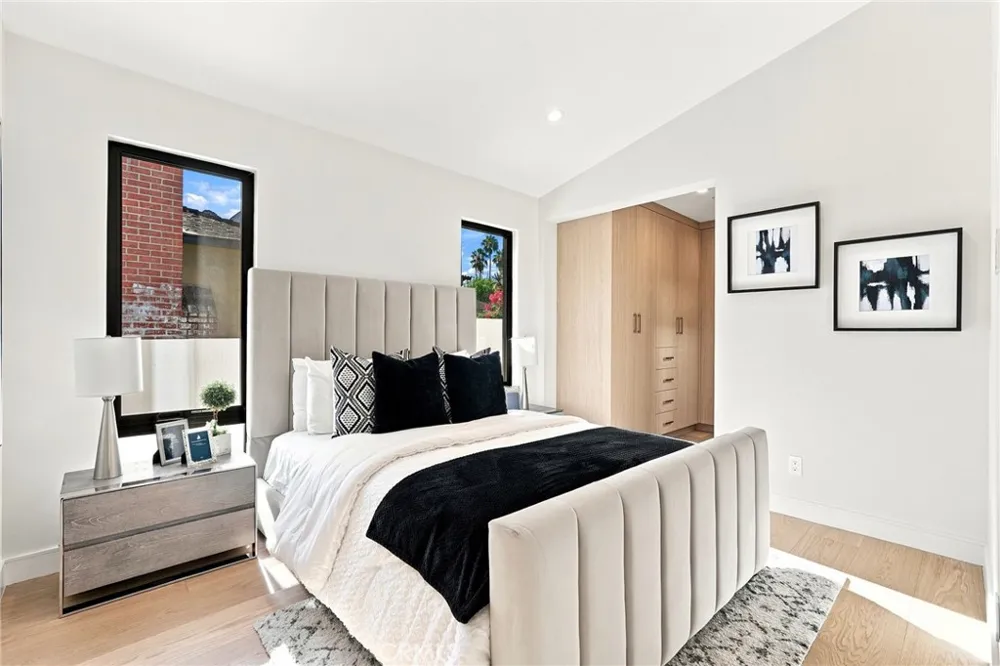 14627 Huston Sherman Oaks, CA 91403