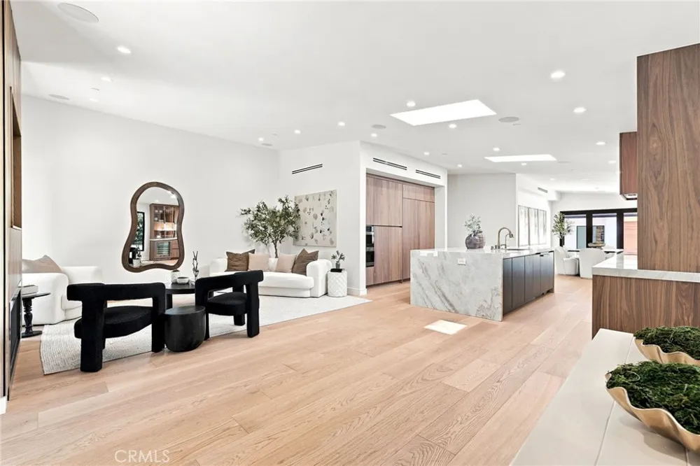 14627 Huston Sherman Oaks, CA 91403