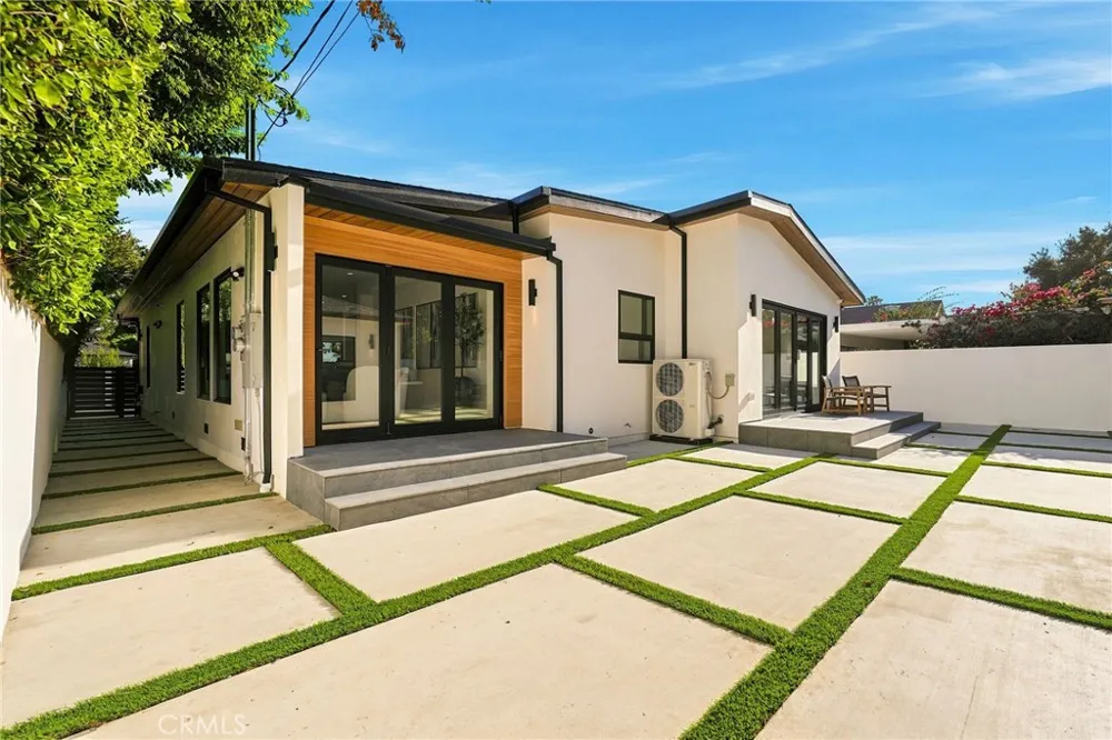 14627 Huston Sherman Oaks, CA 91403