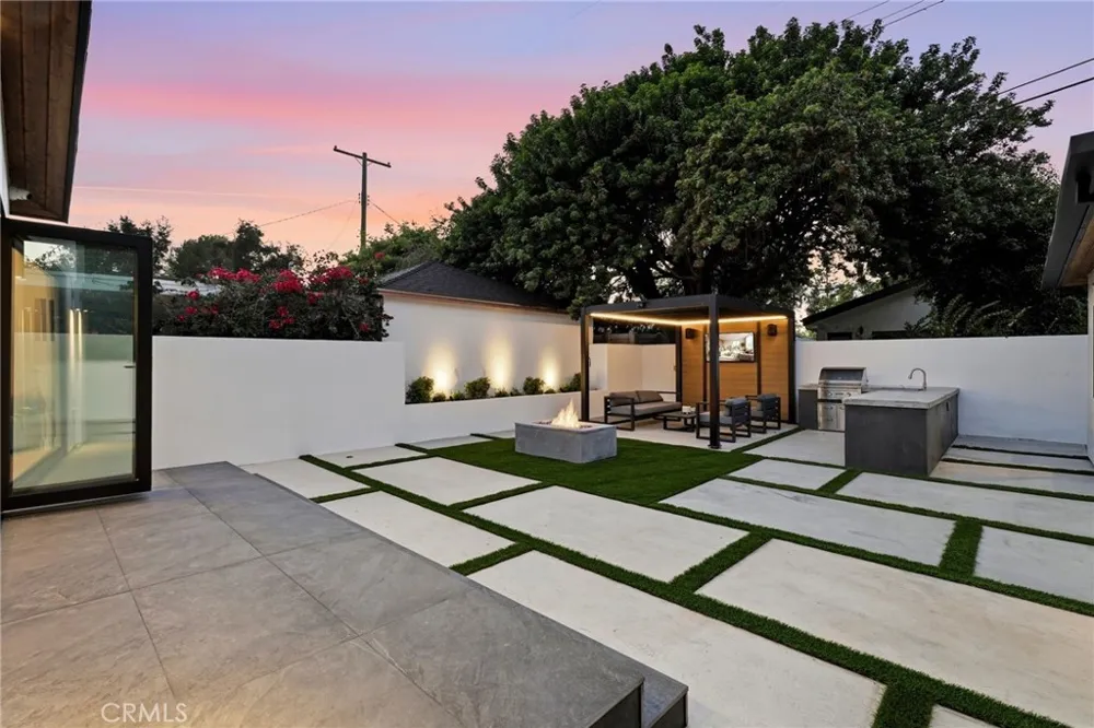14627 Huston Sherman Oaks, CA 91403