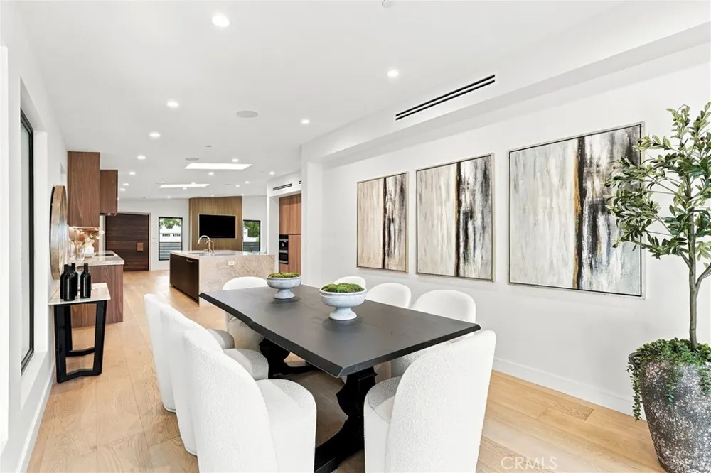 14627 Huston Sherman Oaks, CA 91403