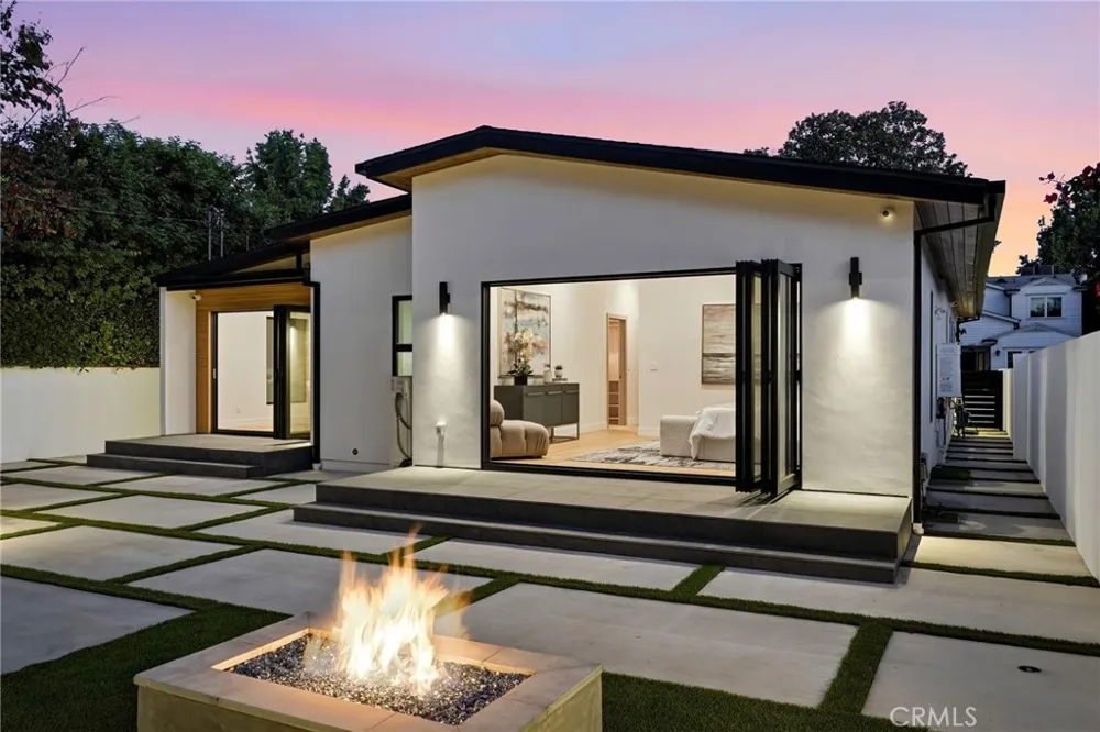 14627 Huston Sherman Oaks, CA 91403