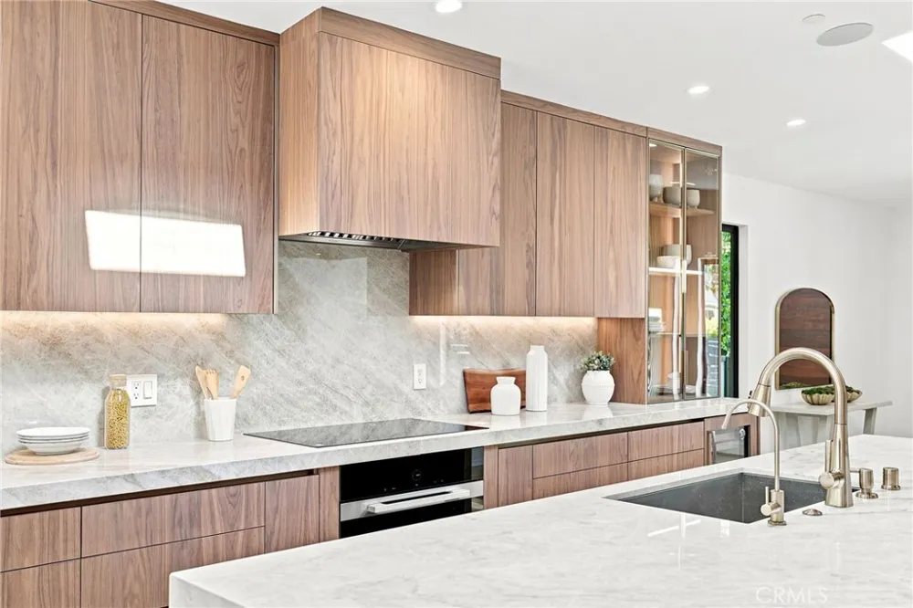 14627 Huston Sherman Oaks, CA 91403