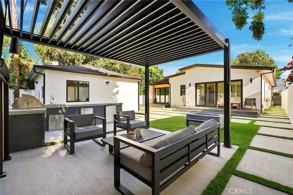 14627 Huston Sherman Oaks, CA 91403