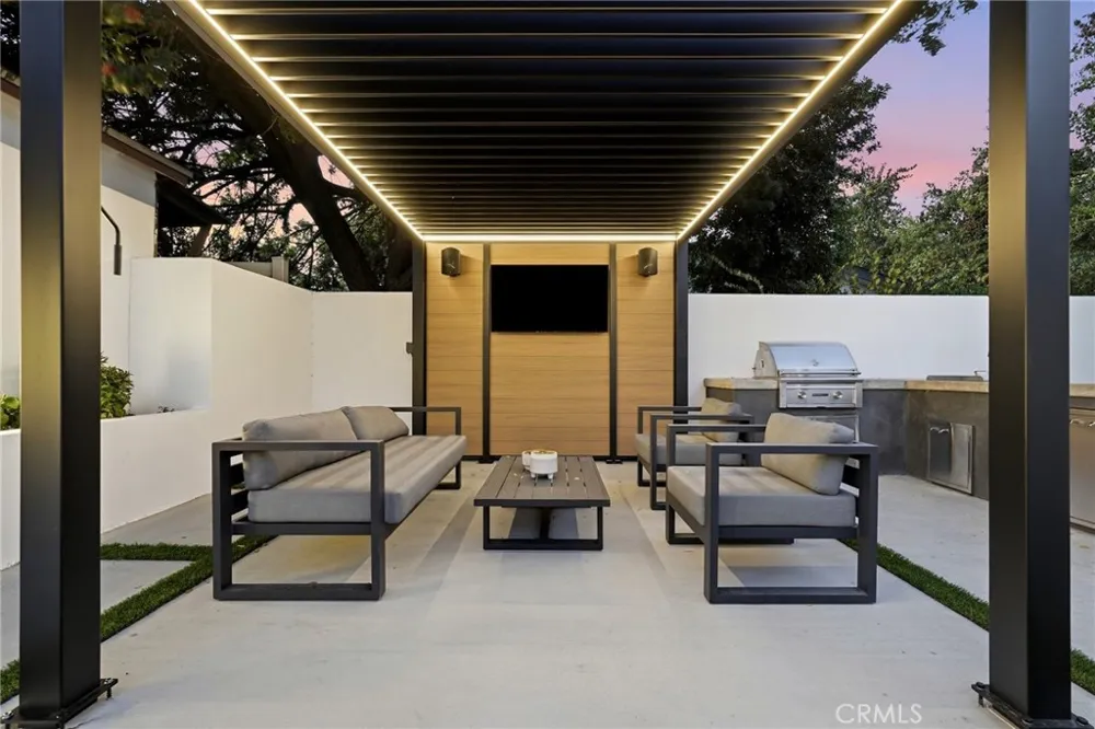 14627 Huston Sherman Oaks, CA 91403