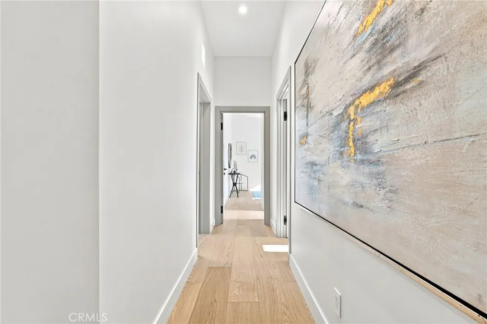 14627 Huston Sherman Oaks, CA 91403