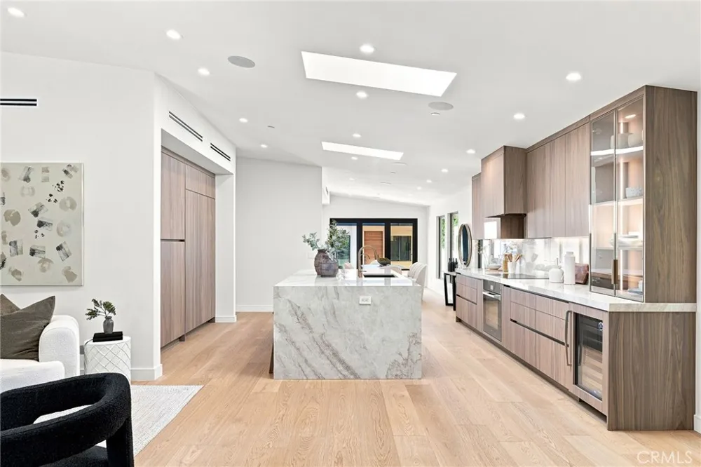 14627 Huston Sherman Oaks, CA 91403