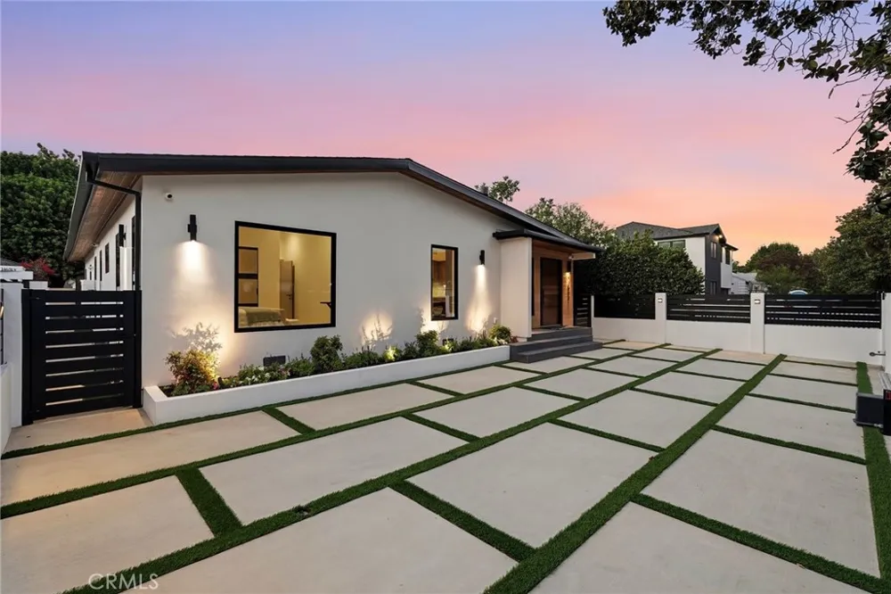 14627 Huston Sherman Oaks, CA 91403