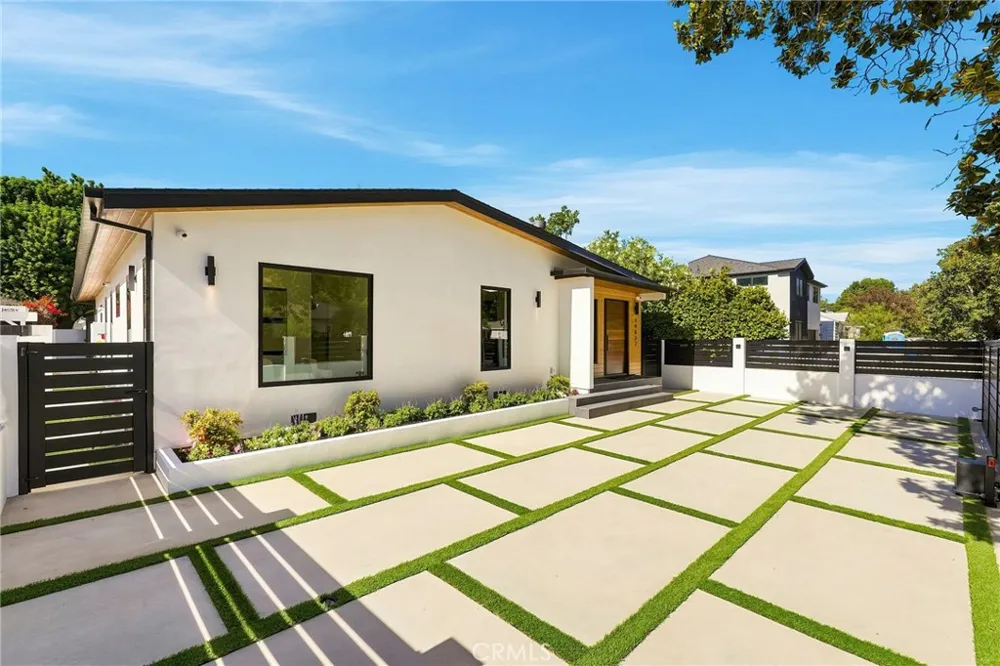 14627 Huston Sherman Oaks, CA 91403